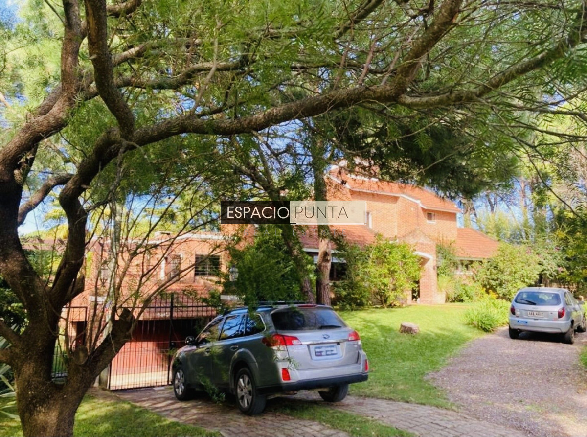 Casa ID.5491 - Gran casa estilo quinta con 5 dormitorios y piscina climatizada en Rincón del Indio a pasos de la playa 