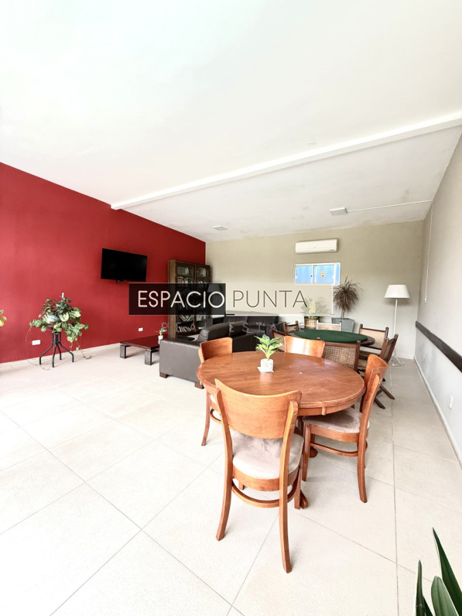 Apartamento ID.4922 - Apartamento en venta playa Mansa de 4 dormitorios y amplia terraza con parrillero propio 