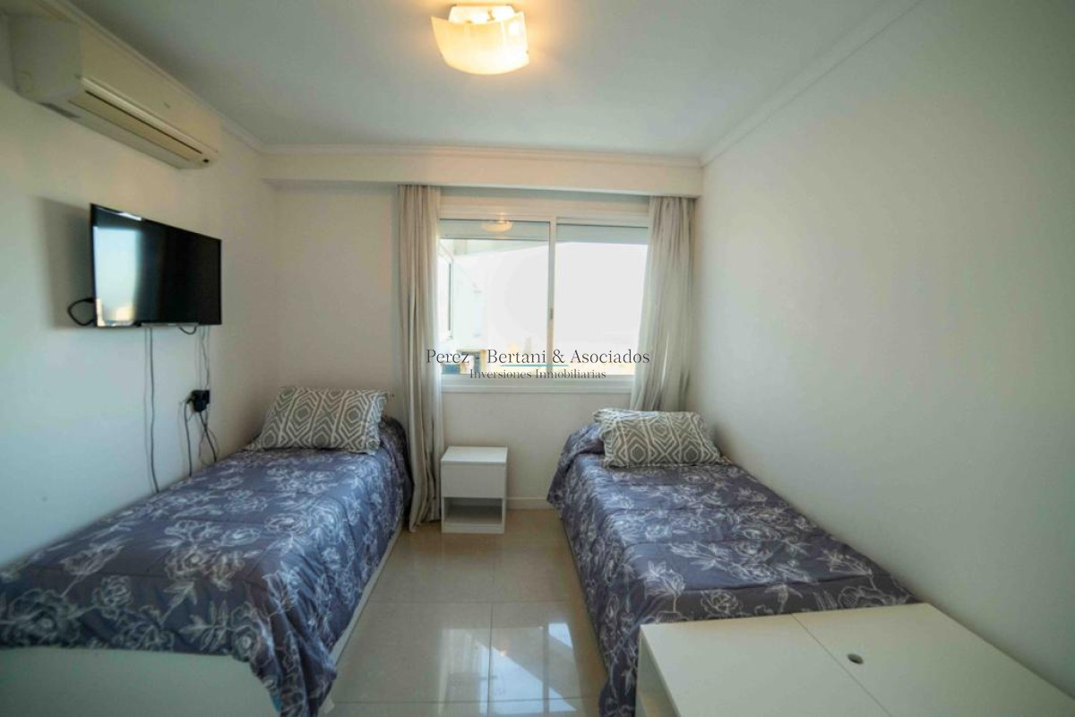 Apartamento ID.212 - Moderno Apartamento de 2 Dormitorios en Venta, Playa Mansa 