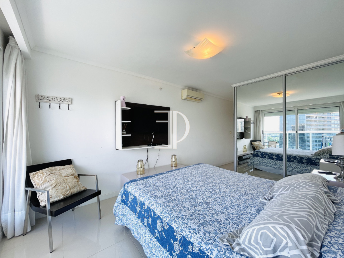 Apartamento ID.212 - Moderno Apartamento de 2 Dormitorios en Venta, Playa Mansa 