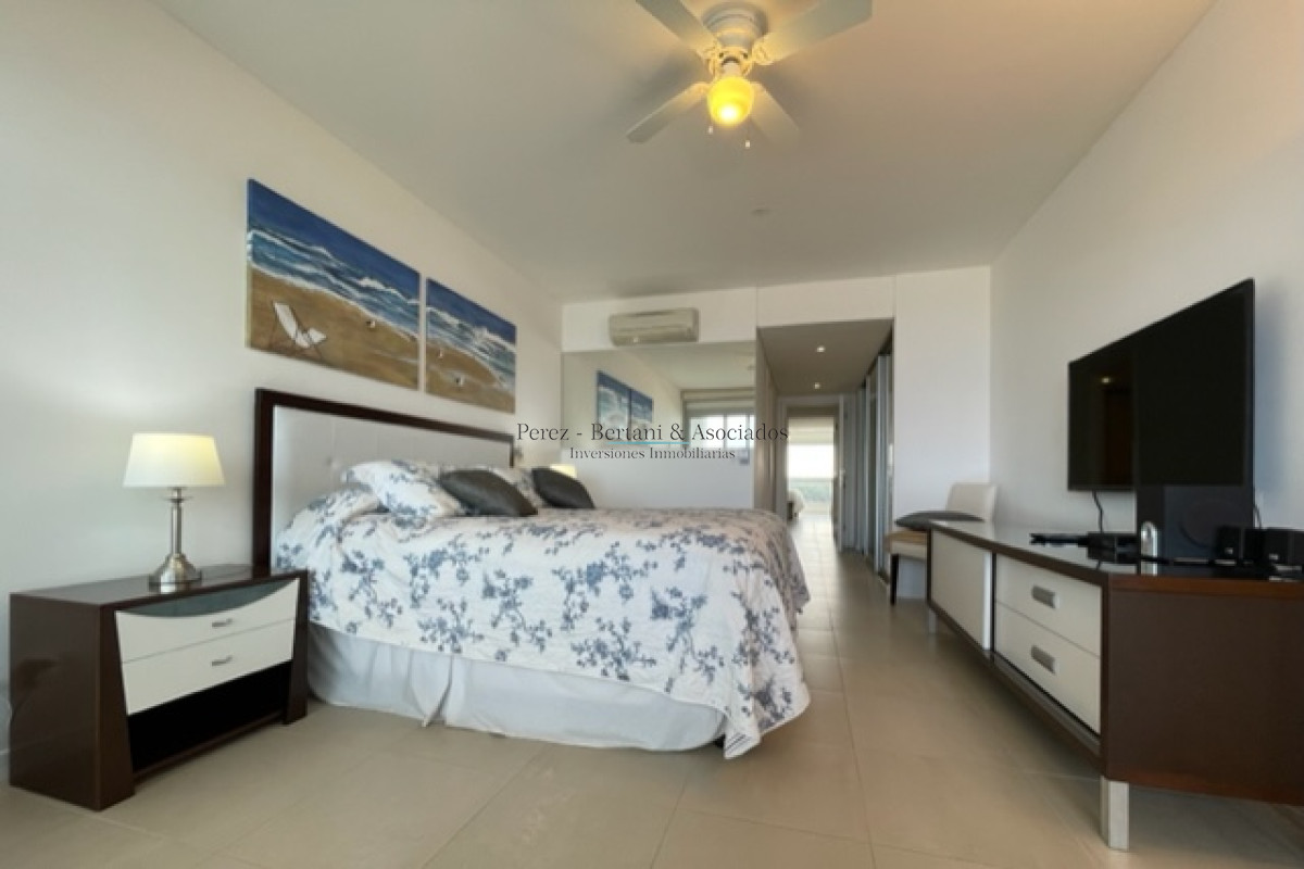 Apartamento ID.810 - Alquiler temporario de Apartamento de 2 Dormitorios más Dependencia en Torre Le Parc, Playa Brava
