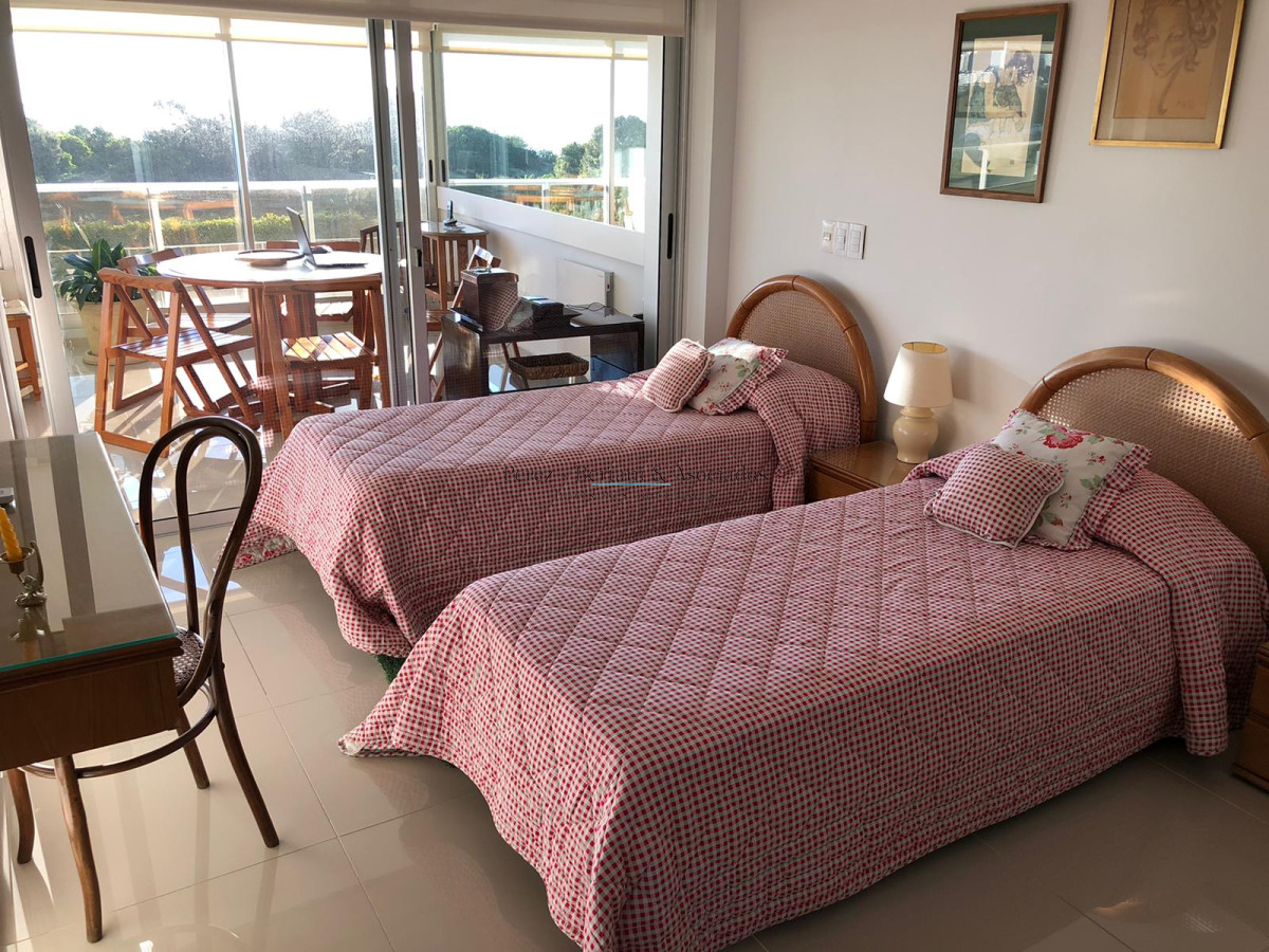 Apartamento ID.59 - Apartamento de 2 Dormitorios Frente a Playa Mansa