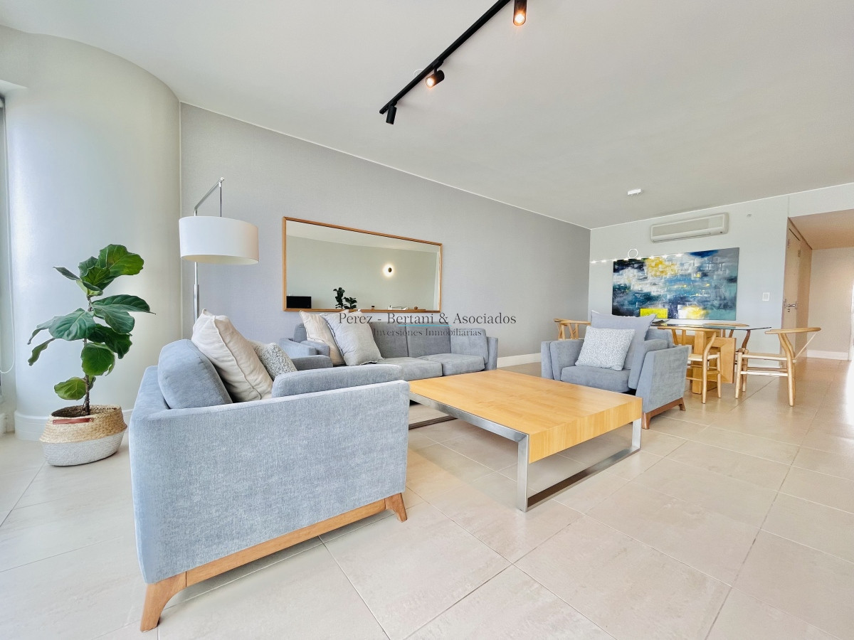 Apartamento ID.813 - Moderno Apartamento de 2 Dormitorios en Le Parc, Playa Brava. Punta del Este 