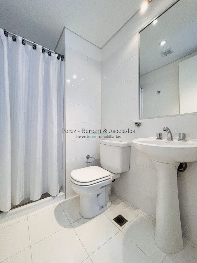 Apartamento ID.810 - Alquiler temporario de Apartamento de 2 Dormitorios más Dependencia en Torre Le Parc, Playa Brava