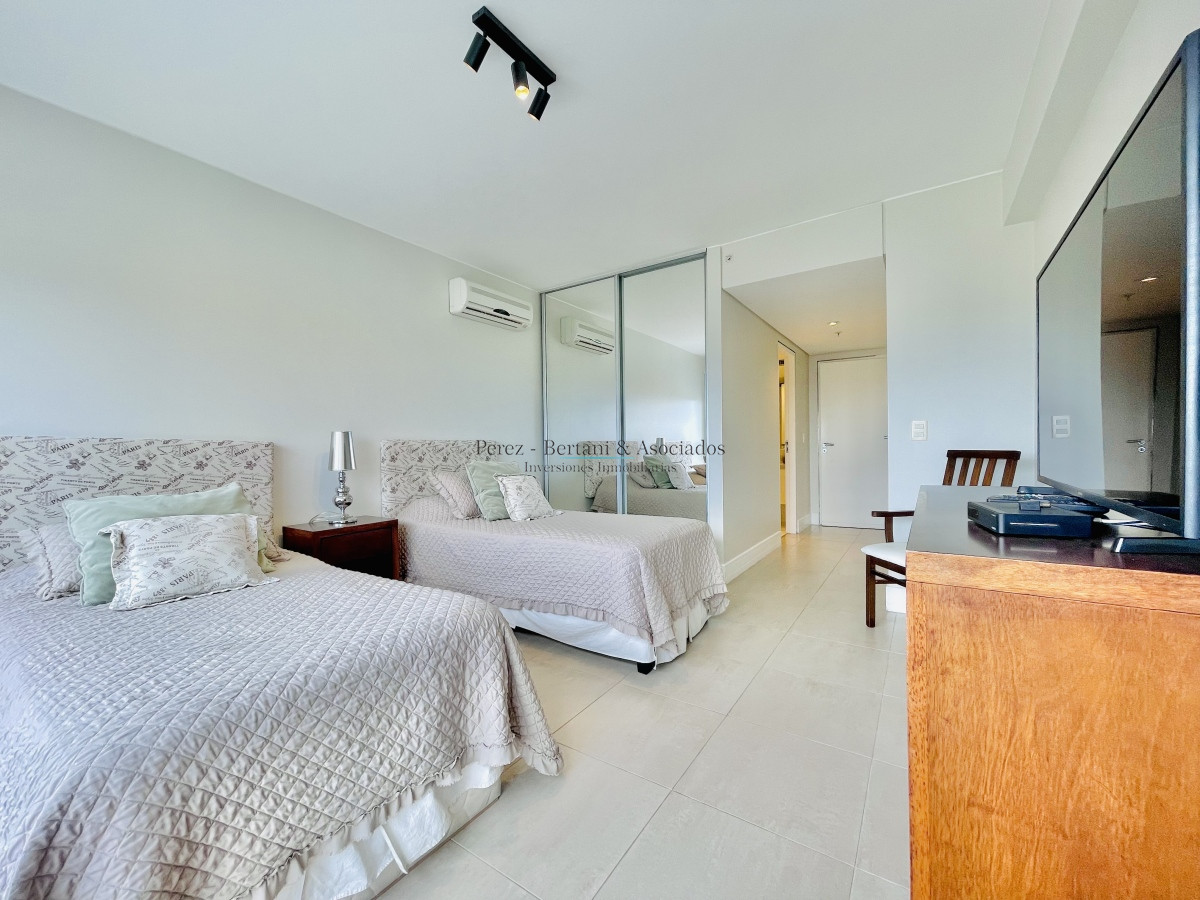 Apartamento ID.813 - Moderno Apartamento de 2 Dormitorios en Le Parc, Playa Brava. Punta del Este 