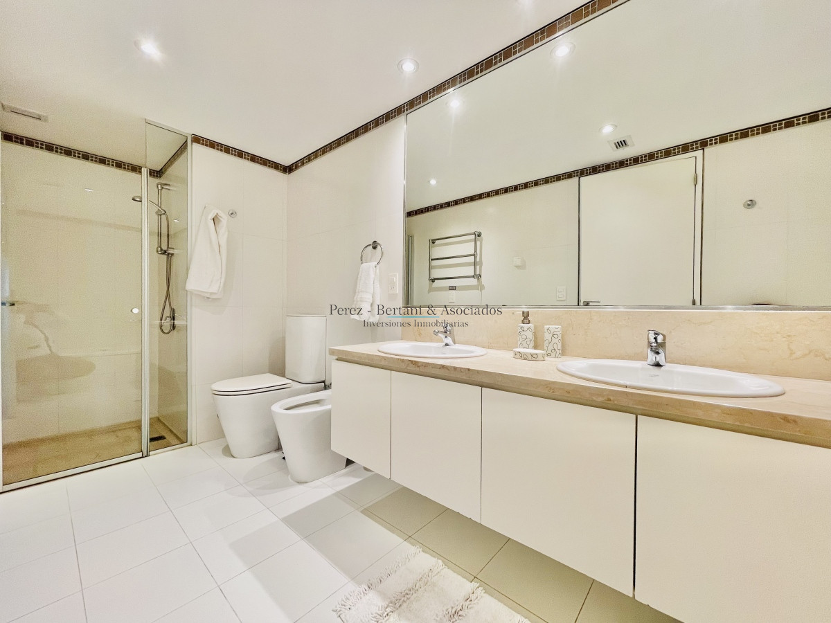 Apartamento ID.813 - Moderno Apartamento de 2 Dormitorios en Le Parc, Playa Brava. Punta del Este 