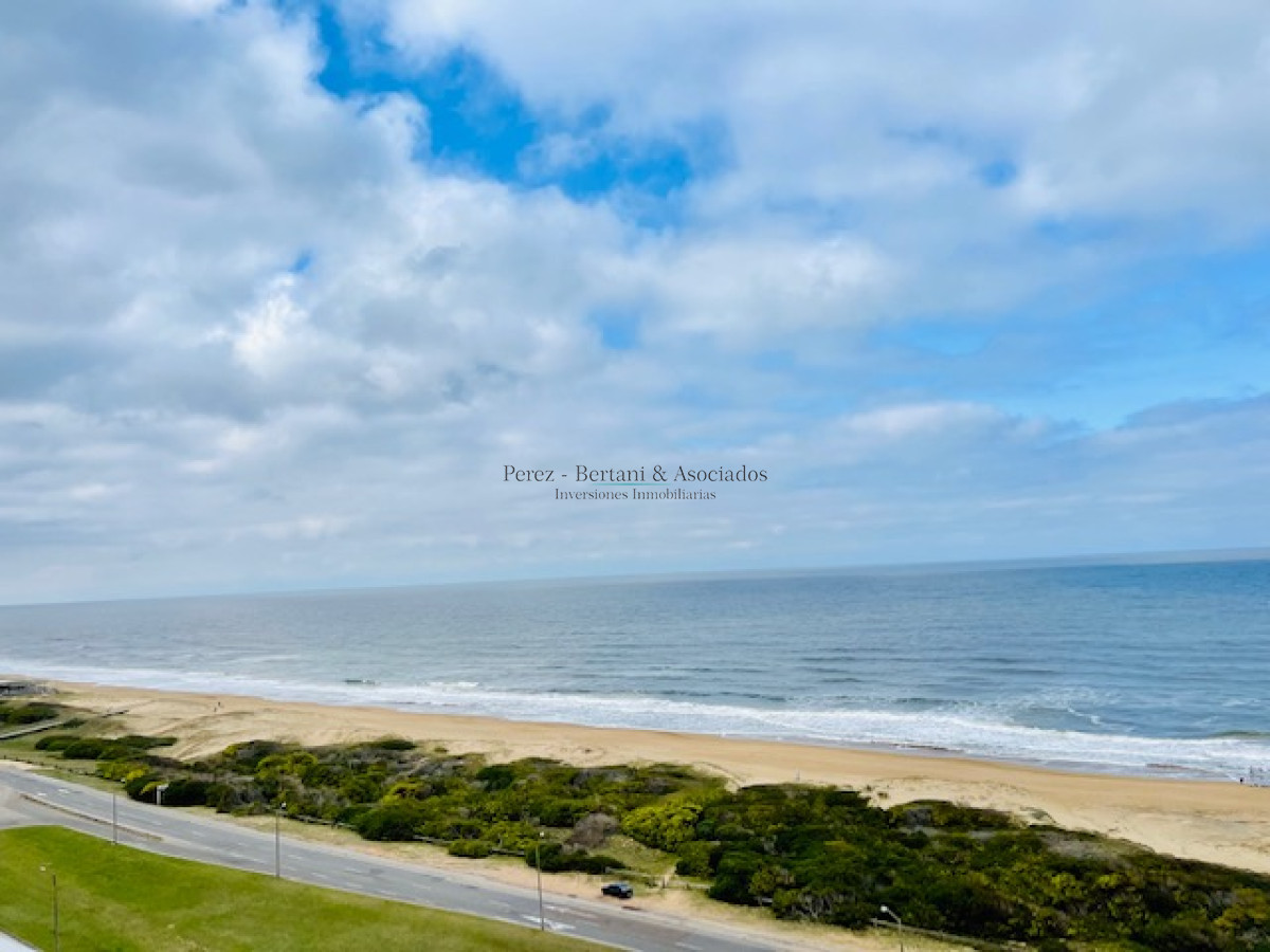 Apartamento ID.810 - Alquiler temporario de Apartamento de 2 Dormitorios más Dependencia en Torre Le Parc, Playa Brava