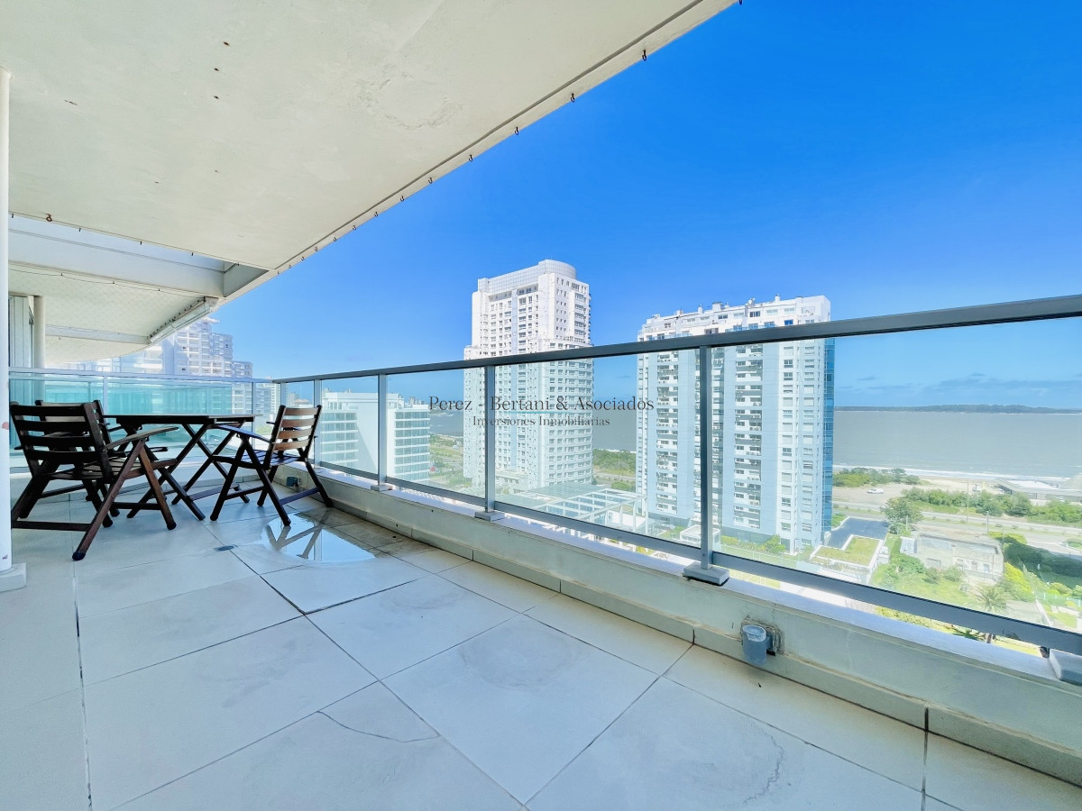 Apartamento ID.47 - Apartamento de 2 Dormitorios, Vista al Mar y Parrillero en Playa Mansa, Venta