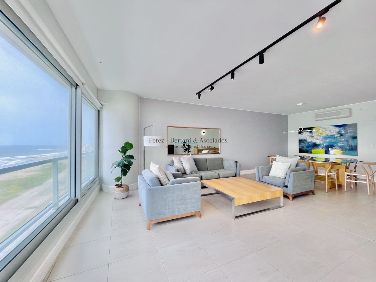 Apartamento ID.813 - Moderno Apartamento de 2 Dormitorios en Le Parc, Playa Brava. Punta del Este 