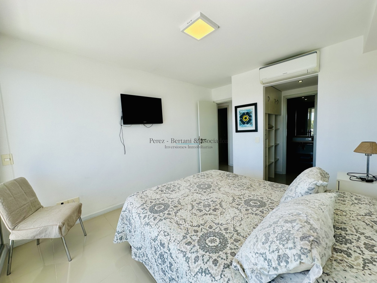 Apartamento ID.237 - Moderno Apartamento de dos Dormitorios sobre Roosevelt en Venta