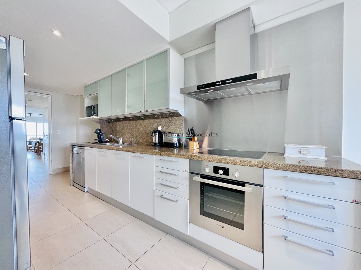 Apartamento ID.813 - Moderno Apartamento de 2 Dormitorios en Le Parc, Playa Brava. Punta del Este 