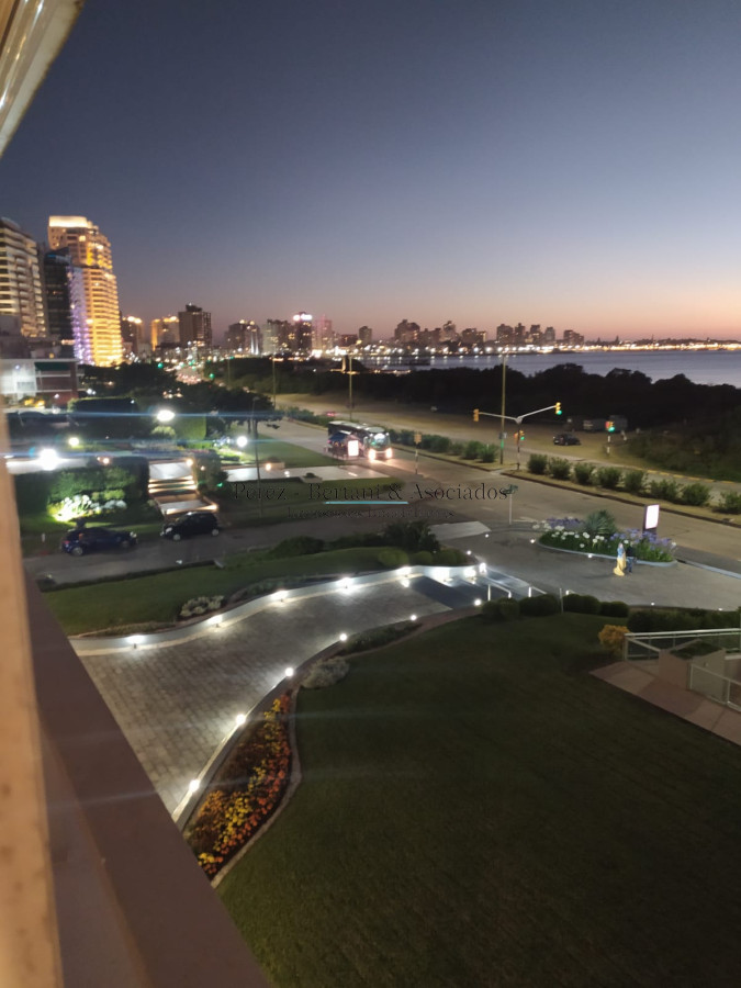 Apartamento ID.59 - Apartamento de 2 Dormitorios Frente a Playa Mansa