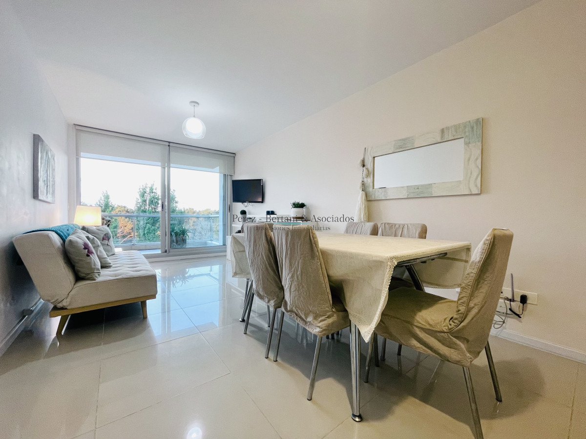Apartamento ID.237 - Moderno Apartamento de dos Dormitorios sobre Roosevelt en Venta