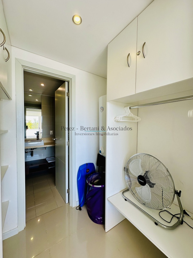 Apartamento ID.237 - Moderno Apartamento de dos Dormitorios sobre Roosevelt en Venta