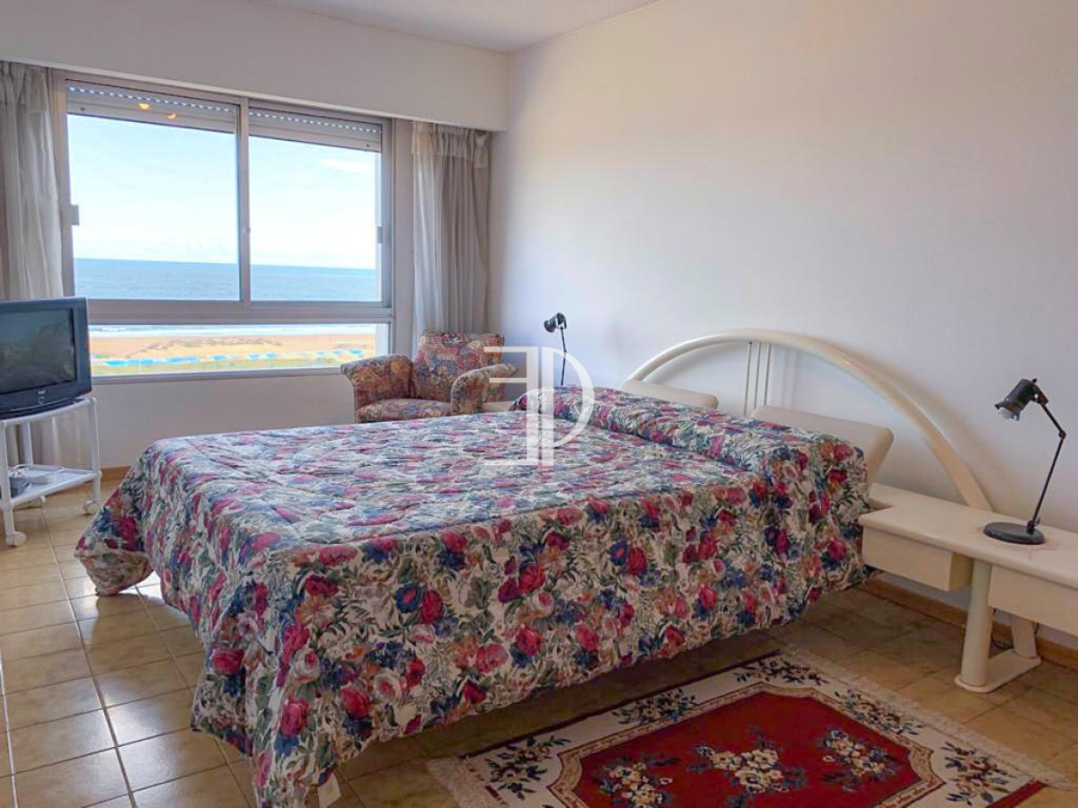 Apartamento ID.23 - Apartamento de 2 Dormitorios Frente a Playa Brava, Venta