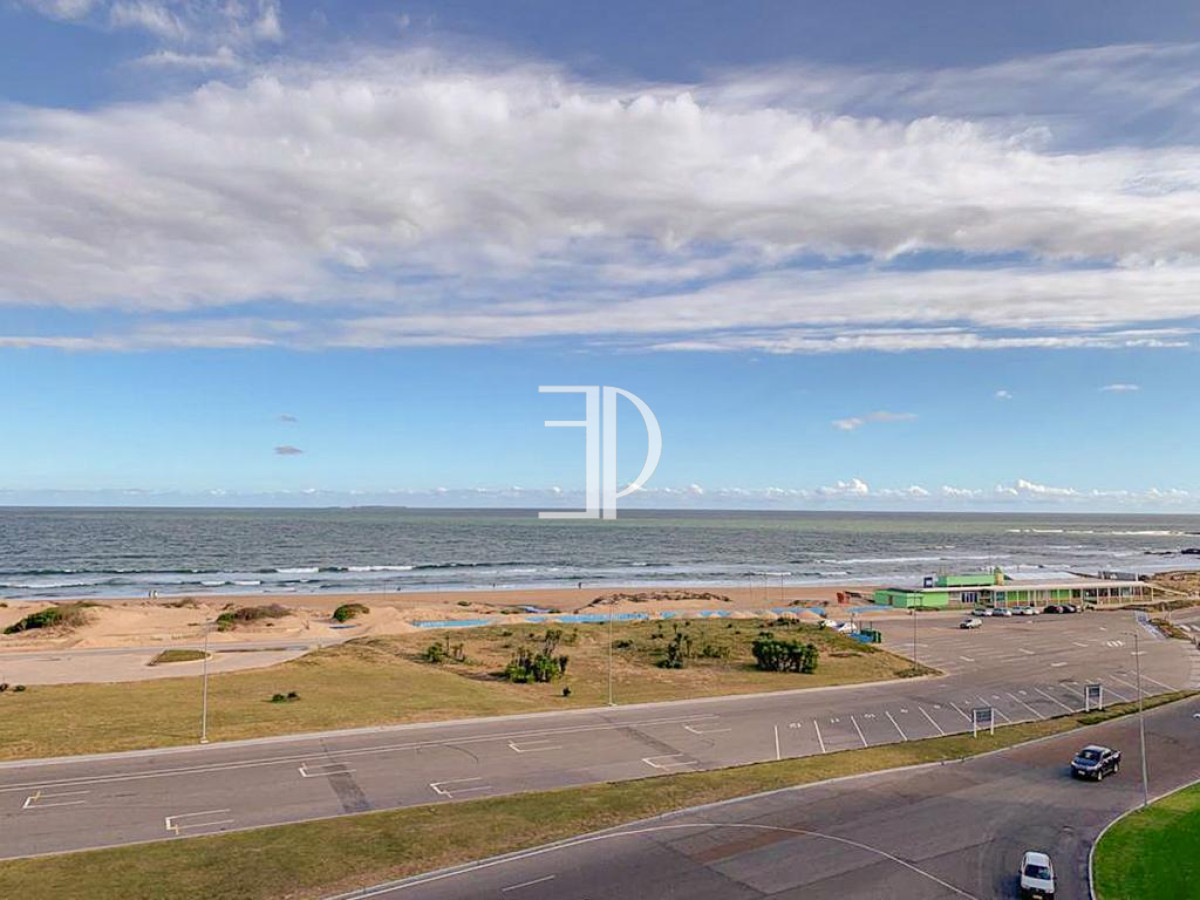 Apartamento ID.23 - Apartamento de 2 Dormitorios Frente a Playa Brava, Venta