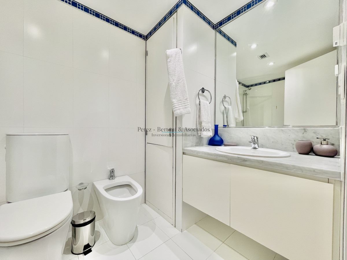 Apartamento ID.813 - Moderno Apartamento de 2 Dormitorios en Le Parc, Playa Brava. Punta del Este 