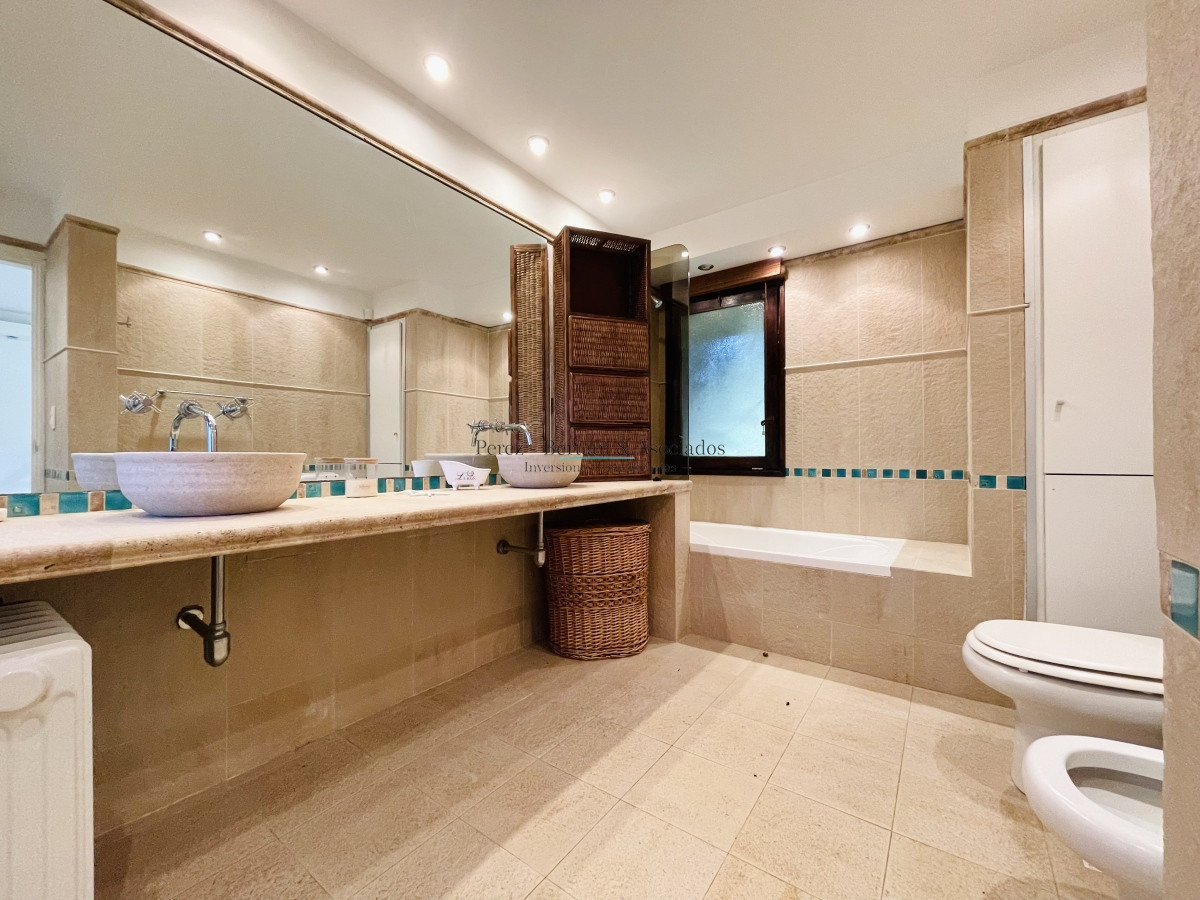Casa ID.193 - Excelente Casa de 4 Dormitorios, Piscina y Parrillero en San Rafael 