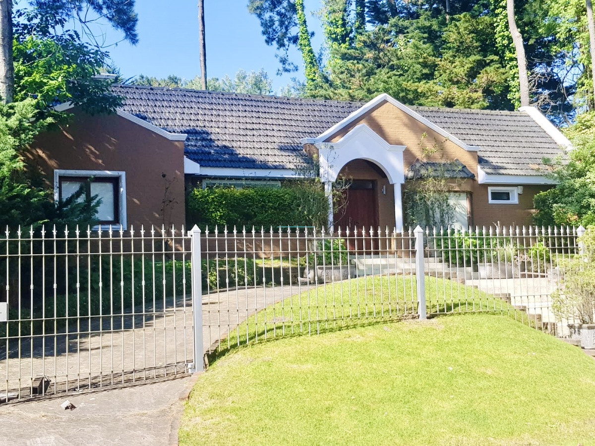 Casa ID.193 - Excelente Casa de 4 Dormitorios, Piscina y Parrillero en San Rafael 