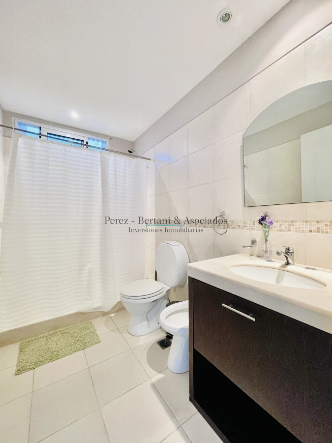 Casa ID.875 - Excelente Casa de 4 Dormitorios, Piscina Climatizada y Barbacoa en Pinares, Punta del Este