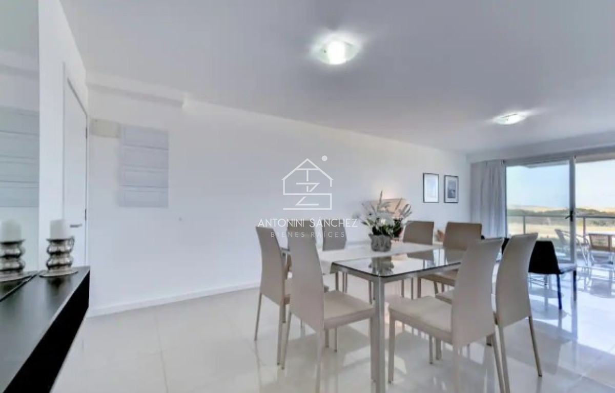 Apartamento ID.793 - Apartamento de 3 Dormitorios en Venta Primera Línea del Mar, Playa Brava Punta del Este
