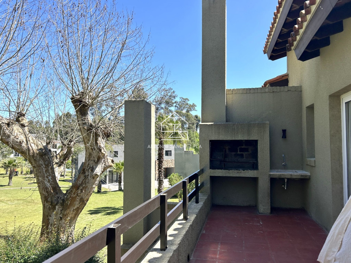 Apartamento ID.4137 - Alquiler anual o invernal de apartamento dúplex con parrillero propio en Rincón del Indio