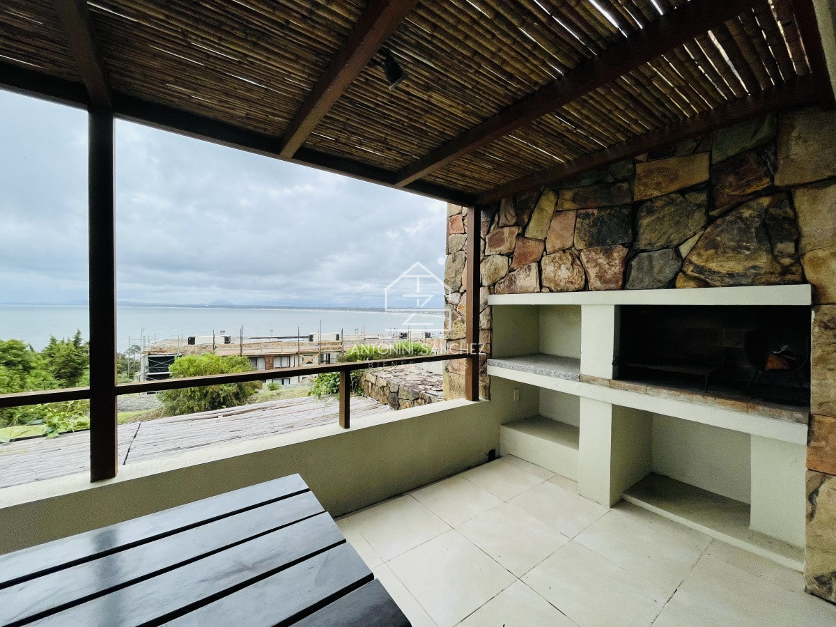 Apartamento ID.1757 - Venta de apartamento de dos dormitorios con parrillero en complejo privado de Punta Ballena
