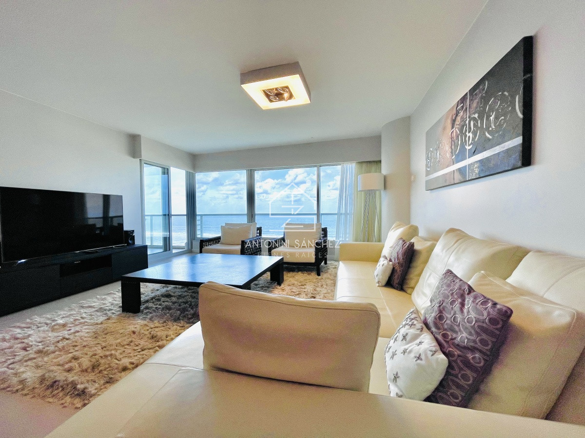 Apartamento ID.1771 - Oportunidad en Venta, Moderno Apartamento de 2 Dormitorios y Dependencia sobre Primera Línea de playa Brava, Le Parc