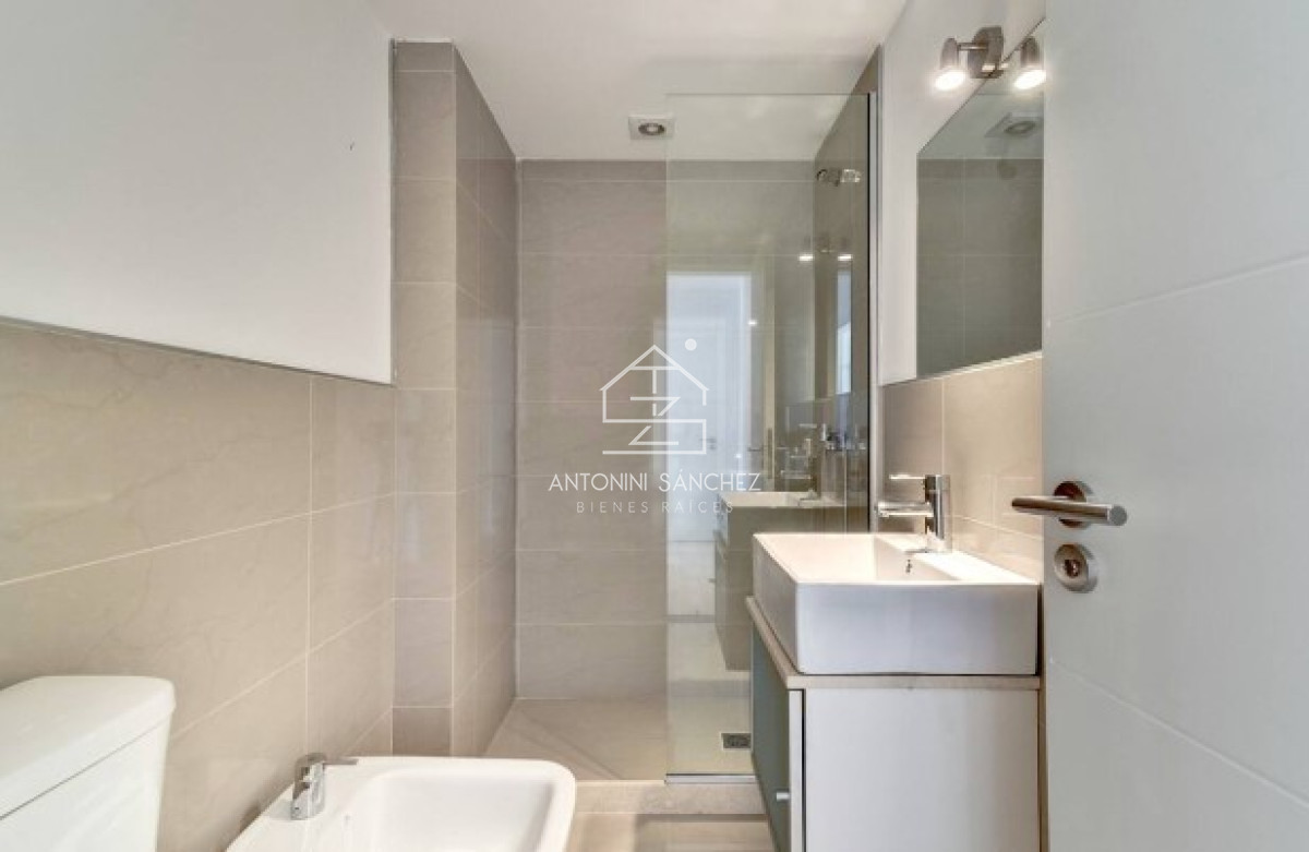 Apartamento ID.793 - Apartamento de 3 Dormitorios en Venta Primera Línea del Mar, Playa Brava Punta del Este