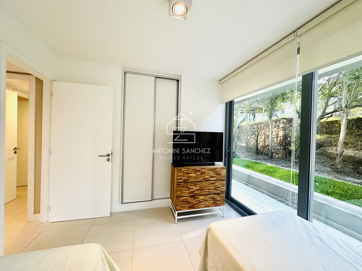 Apartamento ID.1703 - Venta OPORTUNIDAD de exclusivo departamento de tres dormitorios y Parrillero en Punta Ballena
