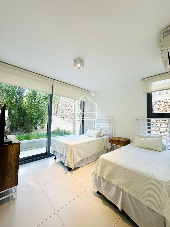 Apartamento ID.1703 - Venta OPORTUNIDAD de exclusivo departamento de tres dormitorios y Parrillero en Punta Ballena