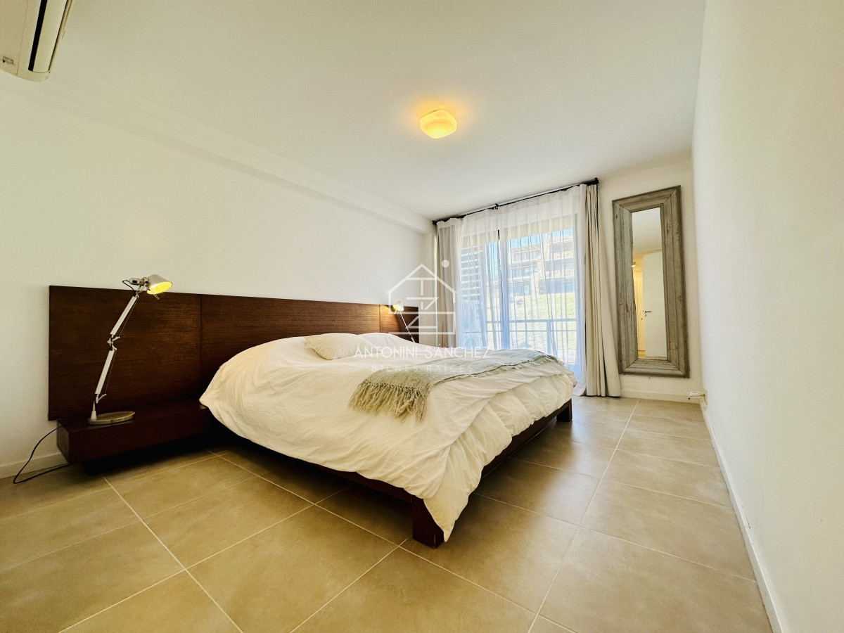Apartamento ID.1759 - Venta de fabuloso apartamento de dormitorio y medio con dos baños en Punta Ballena