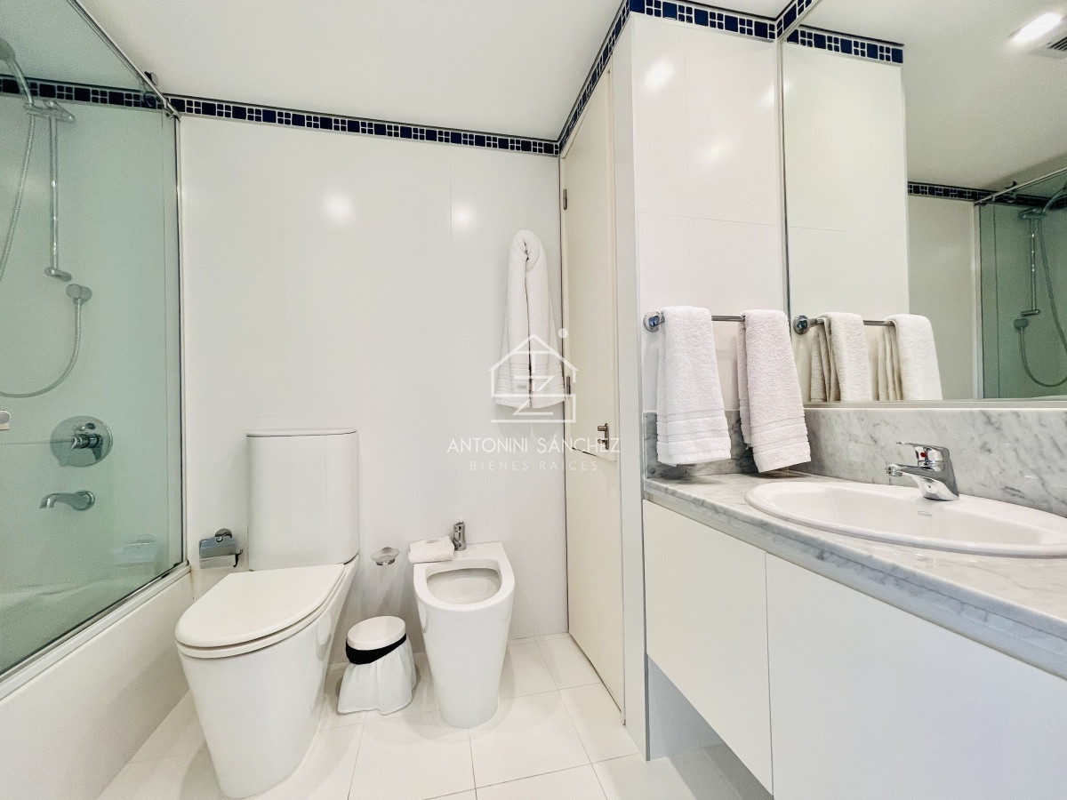 Apartamento ID.1771 - Oportunidad en Venta, Moderno Apartamento de 2 Dormitorios y Dependencia sobre Primera Línea de playa Brava, Le Parc