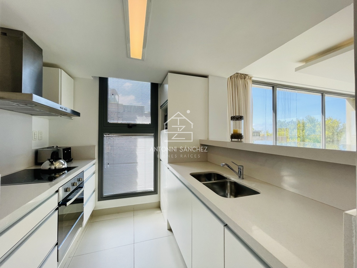 Apartamento ID.1703 - Venta OPORTUNIDAD de exclusivo departamento de tres dormitorios y Parrillero en Punta Ballena