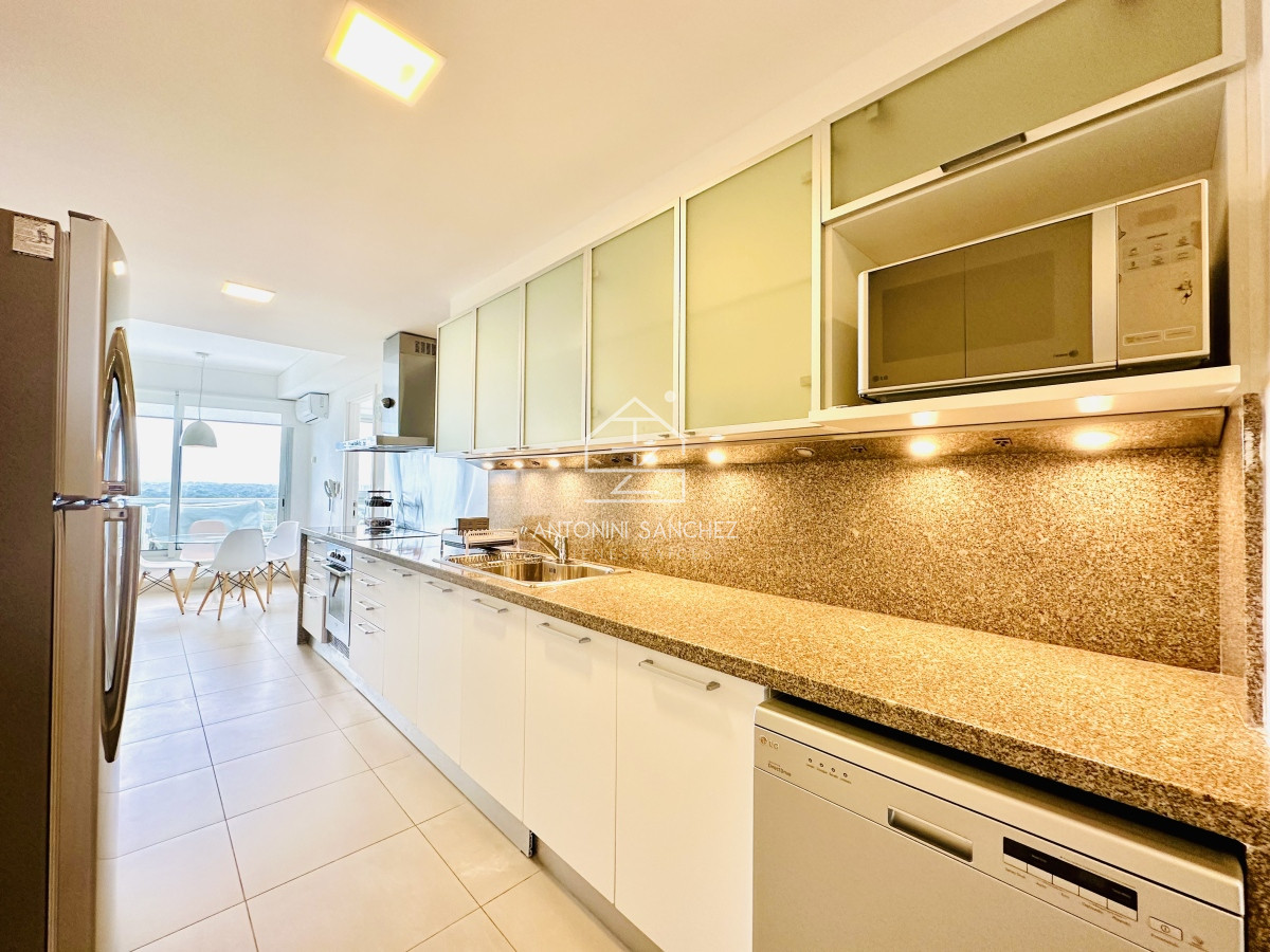 Apartamento ID.1774 - Alquiler temporario de apartamentode tres dormitorios más dependencia de servicio en Torre premiun sobre playa Brava