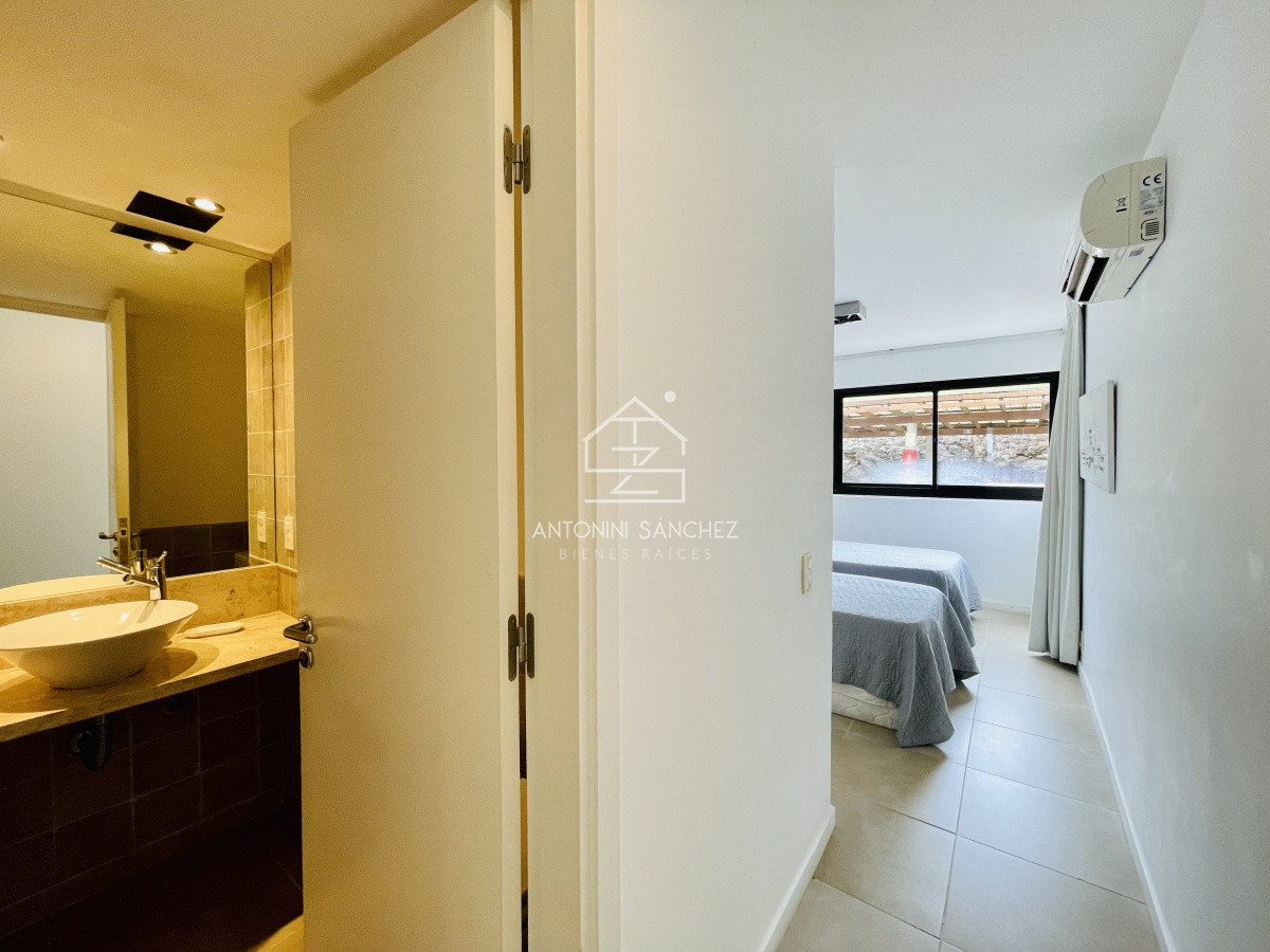 Apartamento ID.1757 - Venta de apartamento de dos dormitorios con parrillero en complejo privado de Punta Ballena