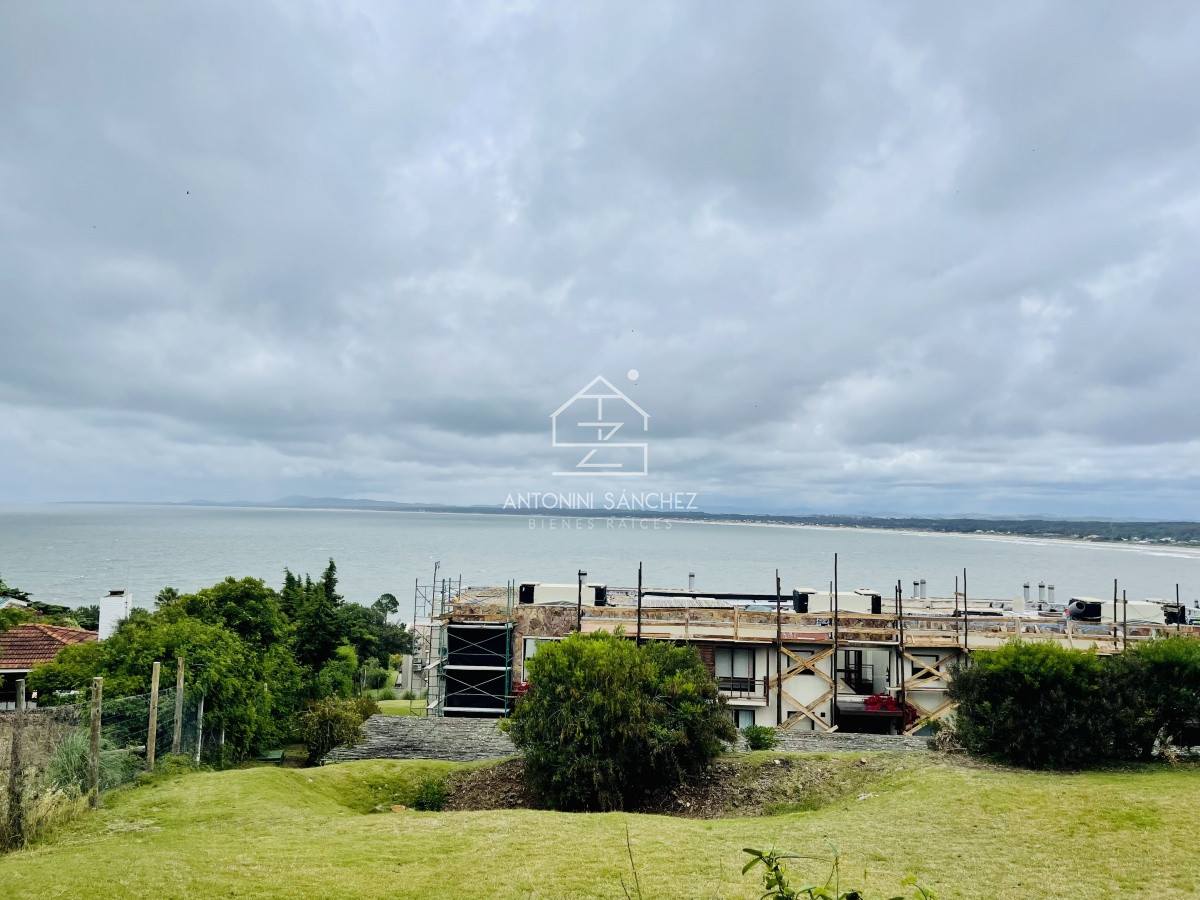 Apartamento ID.1757 - Venta de apartamento de dos dormitorios con parrillero en complejo privado de Punta Ballena