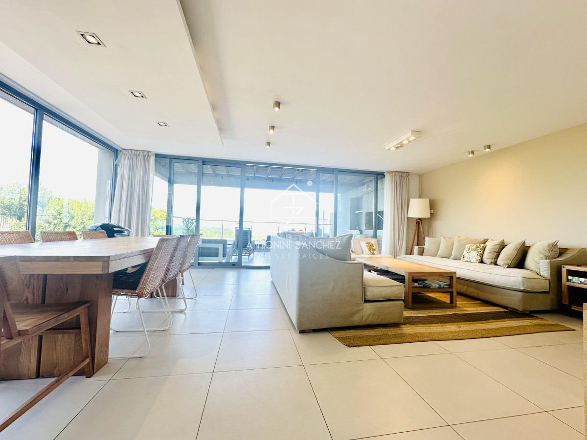 Apartamento ID.1703 - Venta OPORTUNIDAD de exclusivo departamento de tres dormitorios y Parrillero en Punta Ballena
