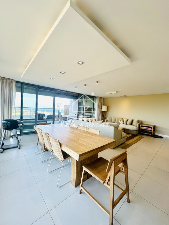 Apartamento ID.1703 - Venta OPORTUNIDAD de exclusivo departamento de tres dormitorios y Parrillero en Punta Ballena