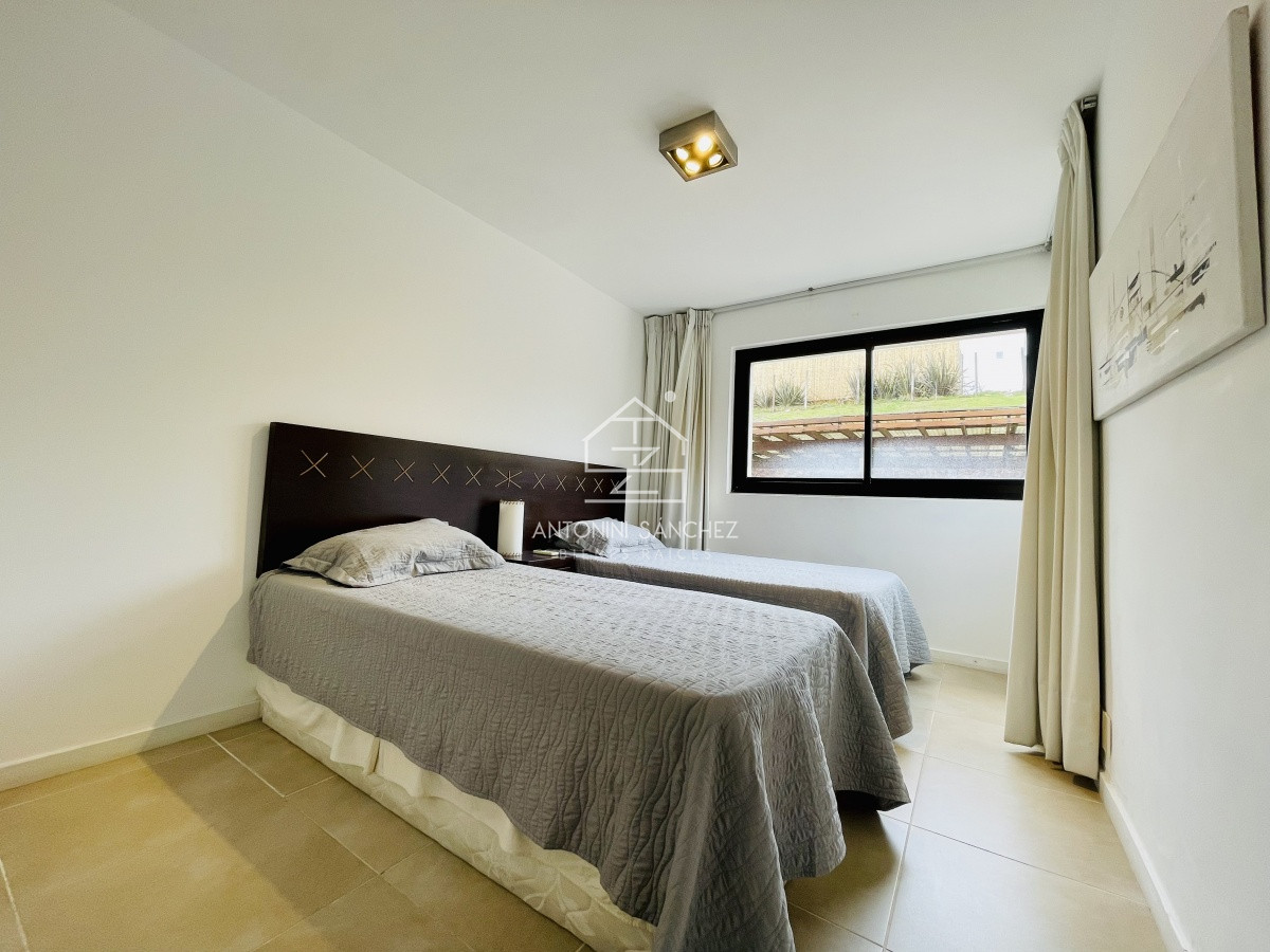 Apartamento ID.1757 - Venta de apartamento de dos dormitorios con parrillero en complejo privado de Punta Ballena