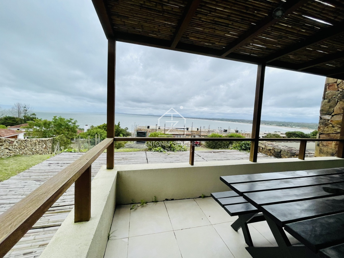 Apartamento ID.1757 - Venta de apartamento de dos dormitorios con parrillero en complejo privado de Punta Ballena