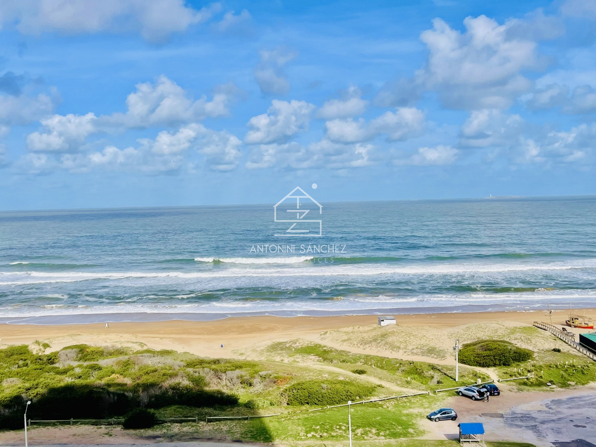 Apartamento ID.1771 - Oportunidad en Venta, Moderno Apartamento de 2 Dormitorios y Dependencia sobre Primera Línea de playa Brava, Le Parc