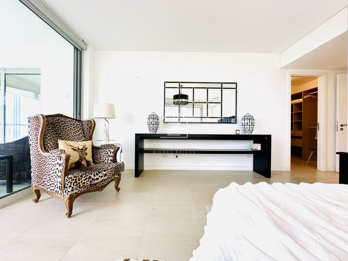 Apartamento ID.1772 - Oportunidad en Venta y Alquiler temporal de maravilloso departamento esquinero en Torre Le Parc, Playa Brava, Punta del Este