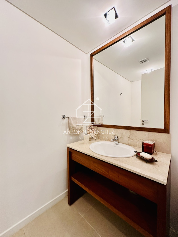 Apartamento ID.1772 - Oportunidad en Venta y Alquiler temporal de maravilloso departamento esquinero en Torre Le Parc, Playa Brava, Punta del Este