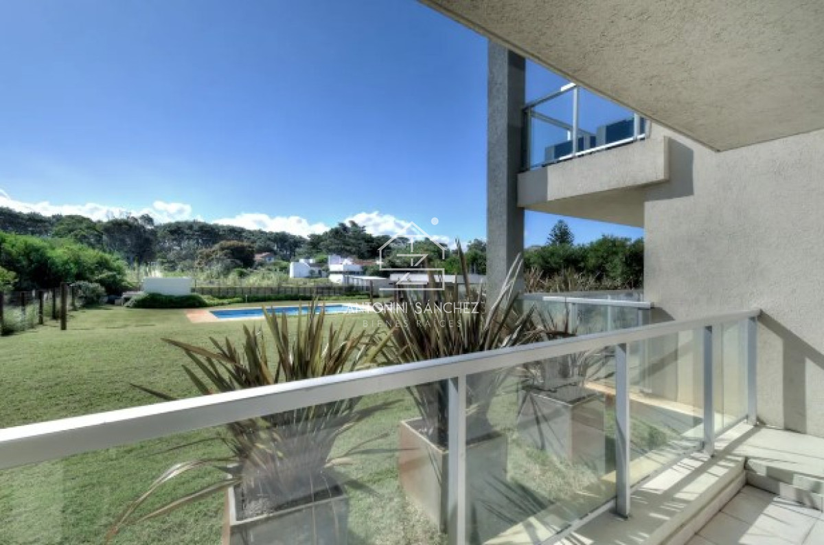 Apartamento ID.793 - Apartamento de 3 Dormitorios en Venta Primera Línea del Mar, Playa Brava Punta del Este