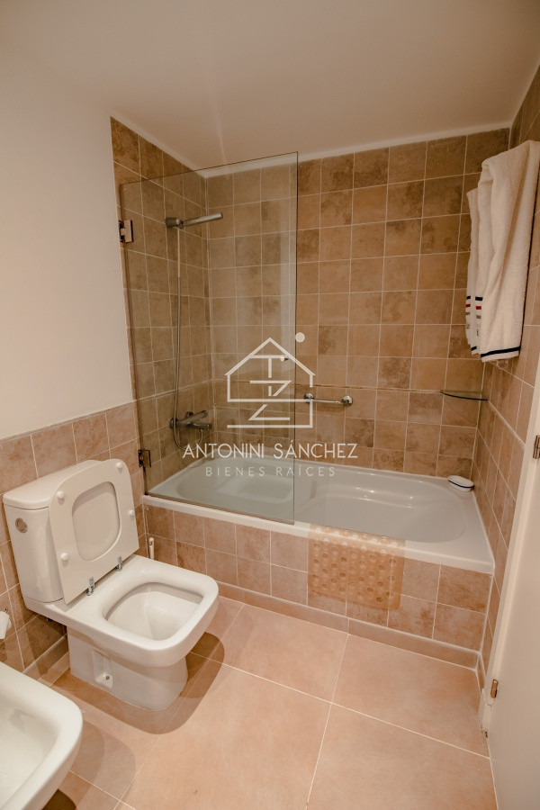 Apartamento ID.2156 - Venta de apartamento de dos dormitorios con parrillero exclusivo, Punta Ballena