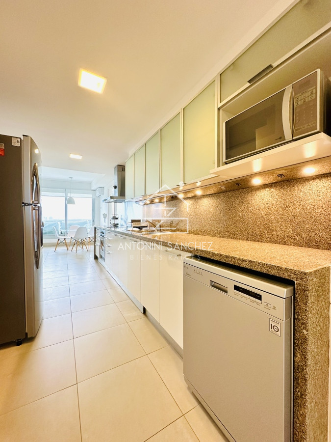 Apartamento ID.1774 - Alquiler temporario de apartamentode tres dormitorios más dependencia de servicio en Torre premiun sobre playa Brava