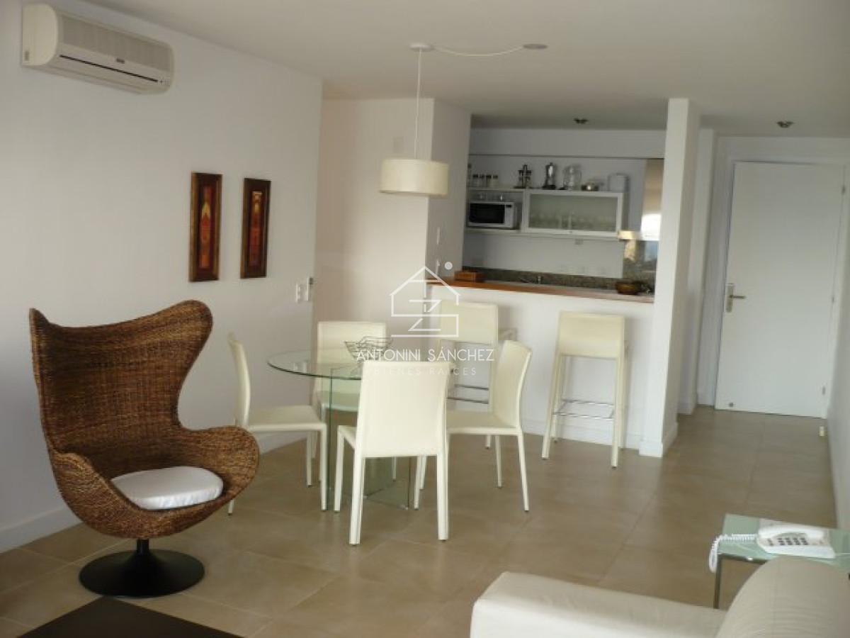 Apartamento ID.1765 - Venta y alquiler temporario de apartamento de un dormitorio con parrillero en exclusivo complejo de Punta Ballena
