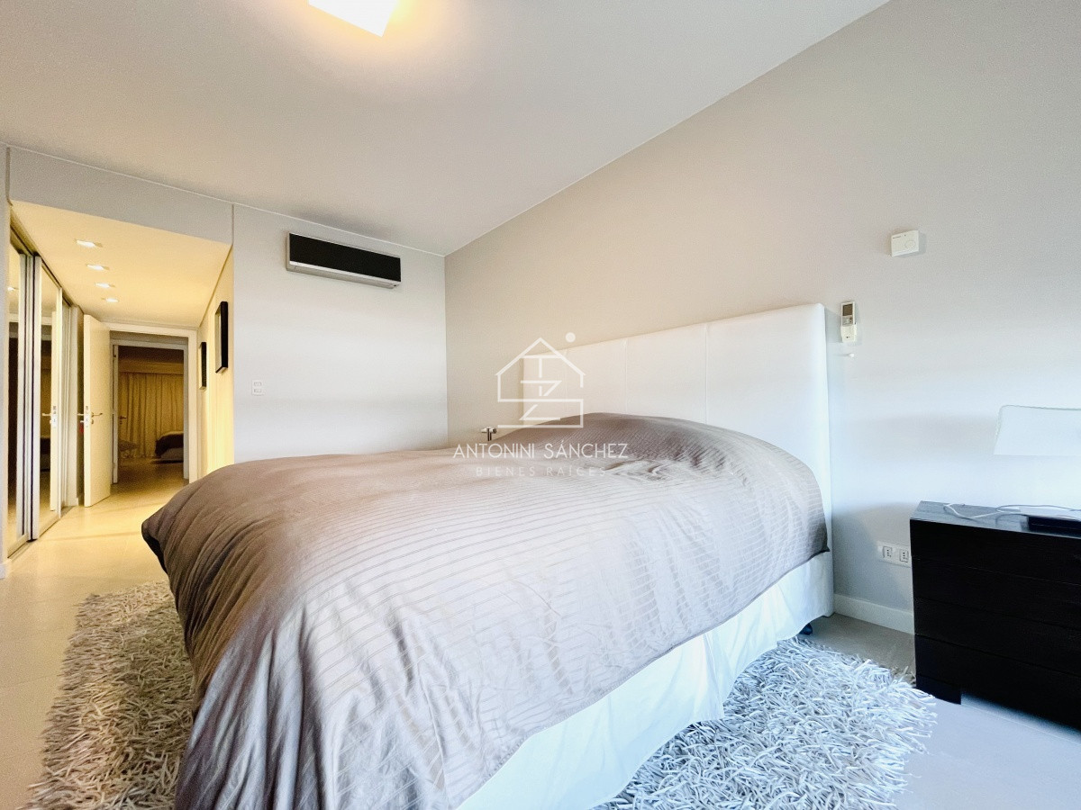 Apartamento ID.1771 - Oportunidad en Venta, Moderno Apartamento de 2 Dormitorios y Dependencia sobre Primera Línea de playa Brava, Le Parc