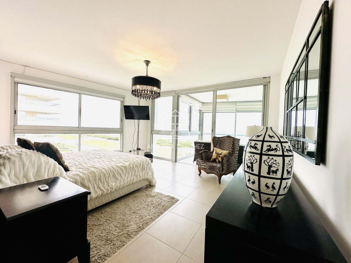 Apartamento ID.1772 - Oportunidad en Venta y Alquiler temporal de maravilloso departamento esquinero en Torre Le Parc, Playa Brava, Punta del Este